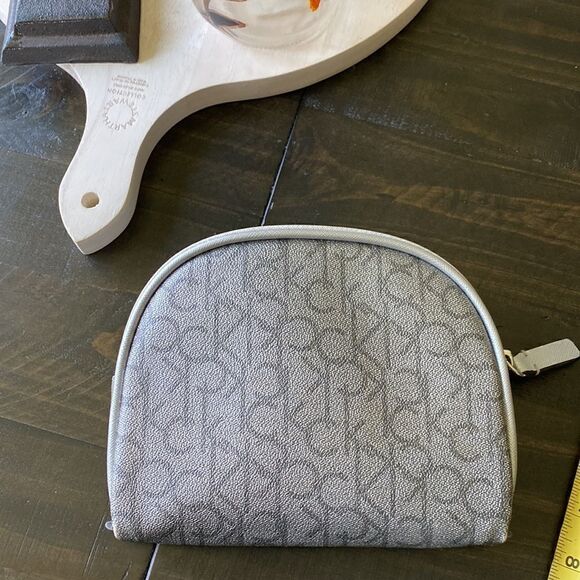 Calvin Klein Makeup Bag Silver Sturdy Grey Monogram Travel Quality Pouch - Picture 8 of 8
